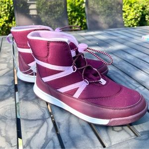 The Children’s Place - Girl’s (Sz 6) NEW Colorblock Lace Up All Weather Boots